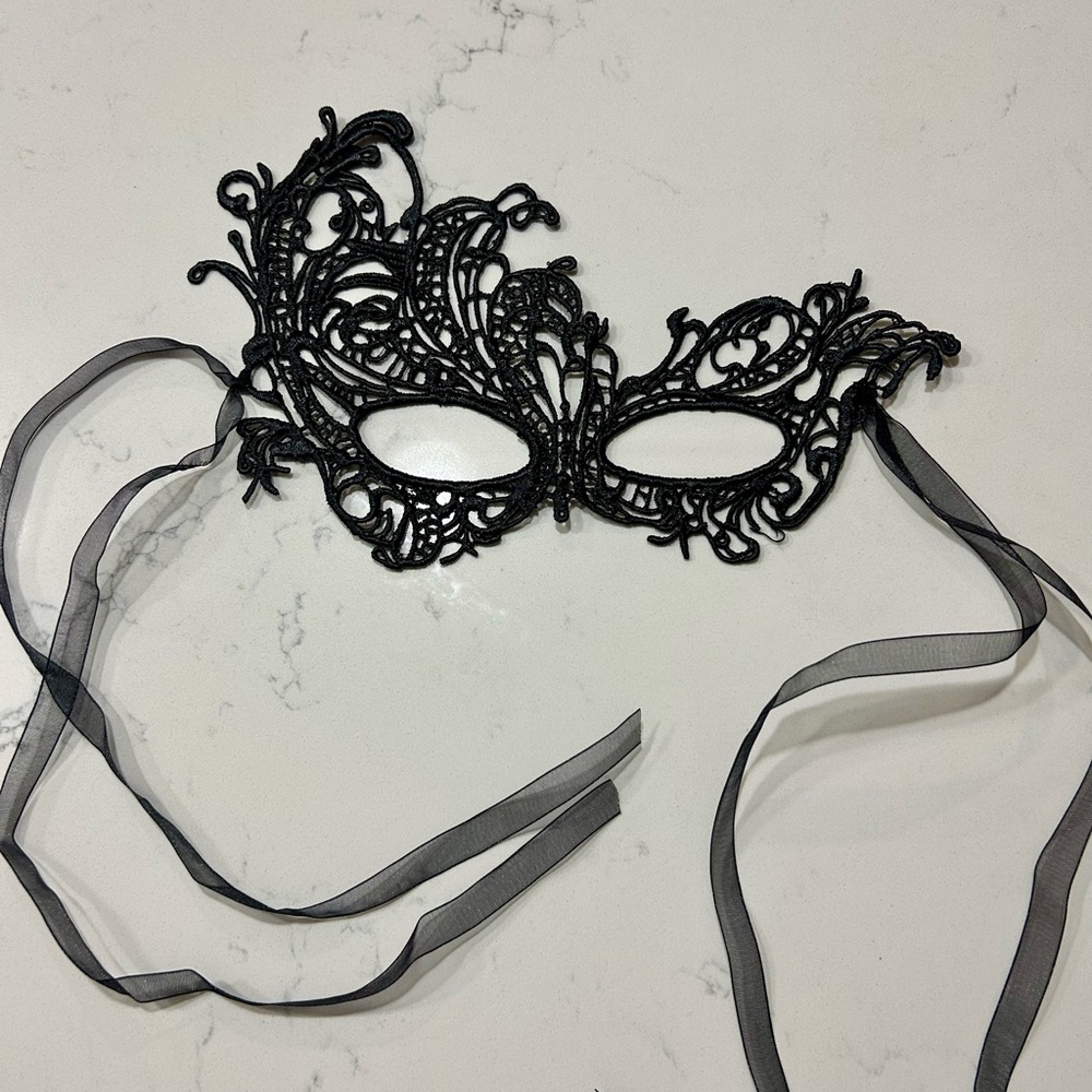 Amazon Black Lace Masquerade Costume Mask - Women’s One Size